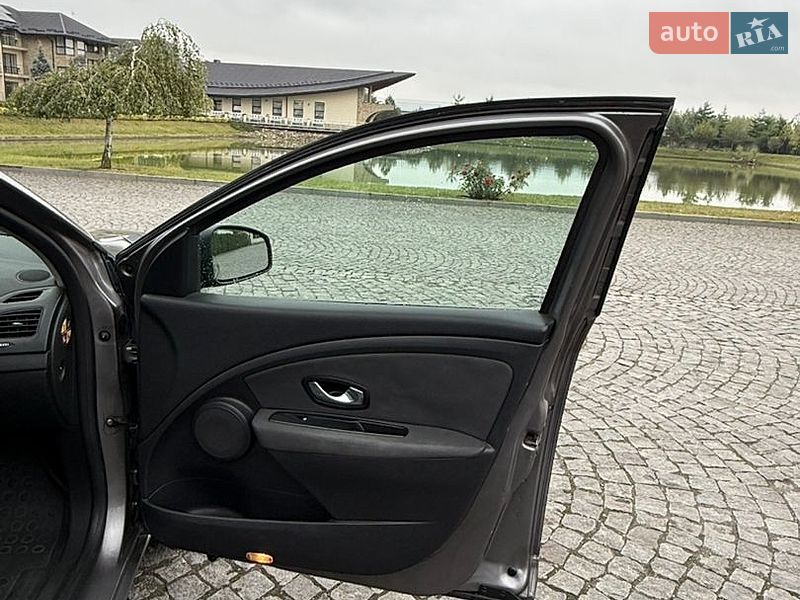 Седан Renault Fluence 2010 в Жовкве