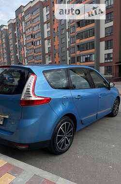 Минивэн Renault Grand Scenic 2012 в 