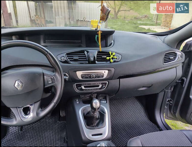 Renault Grand Scenic 2015
