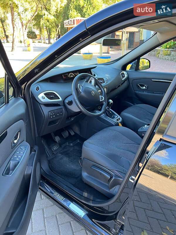 Минивэн Renault Grand Scenic 2012 в Новониколаевке