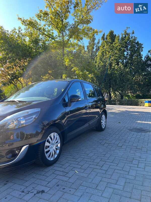 Минивэн Renault Grand Scenic 2012 в Новониколаевке