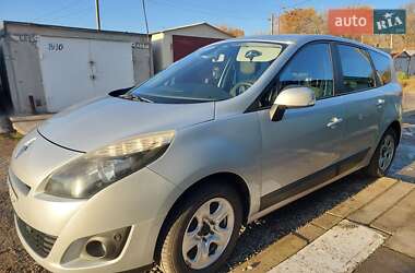 Минивэн Renault Grand Scenic 2009 в 