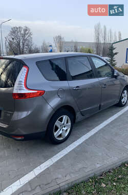 Минивэн Renault Grand Scenic 2014 в 
