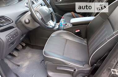 Минивэн Renault Grand Scenic 2012 в 
