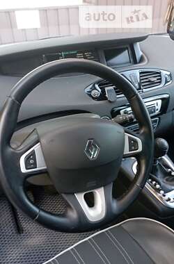 Минивэн Renault Grand Scenic 2012 в 