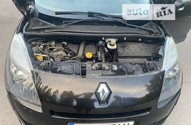 Минивэн Renault Grand Scenic 2011 в 