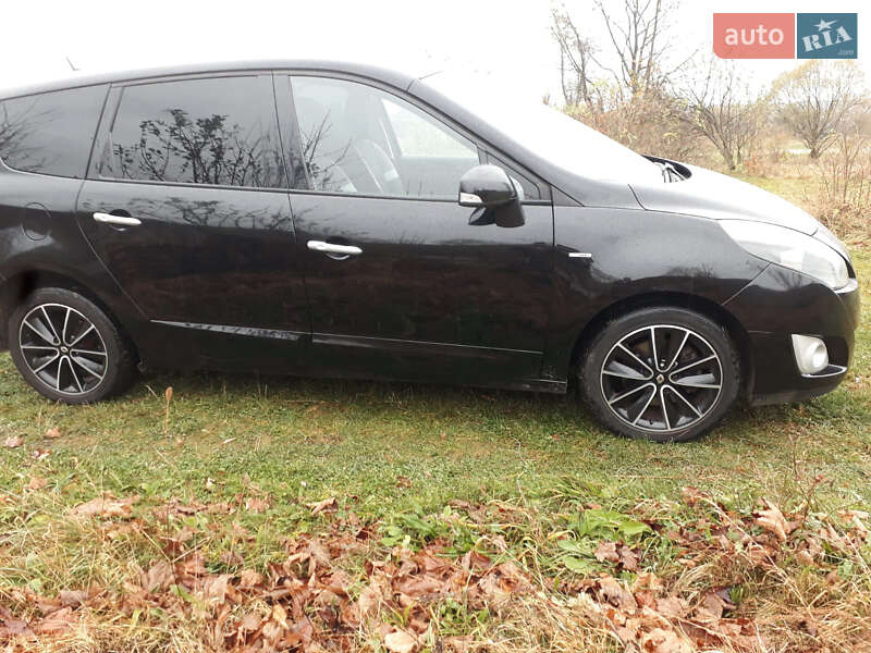Минивэн Renault Grand Scenic 2010 в Долине