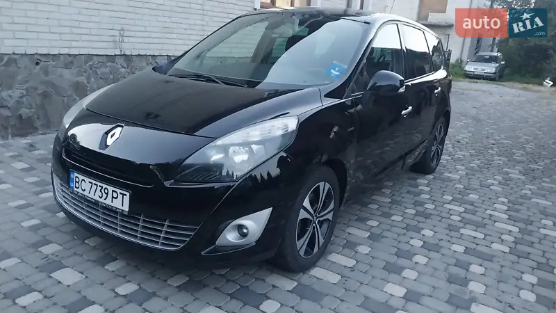 Минивэн Renault Grand Scenic 2011 в 