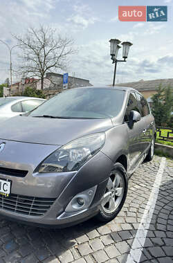 Минивэн Renault Grand Scenic 2011 в 