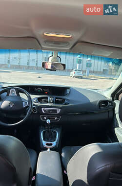 Минивэн Renault Grand Scenic 2012 в 