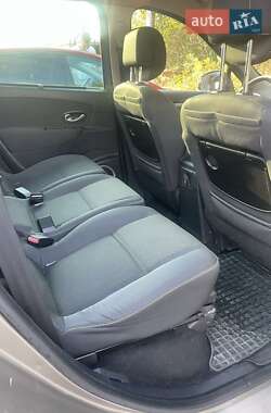 Минивэн Renault Grand Scenic 2011 в 