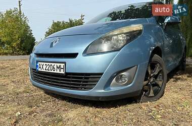 Минивэн Renault Grand Scenic 2011 в 