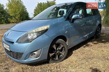 Минивэн Renault Grand Scenic 2011 в 