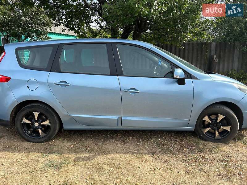 Минивэн Renault Grand Scenic 2011 в Лозовой