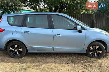Минивэн Renault Grand Scenic 2011 в 
