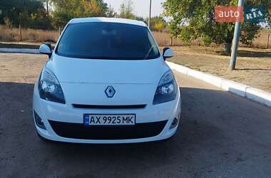 Минивэн Renault Grand Scenic 2011 в 