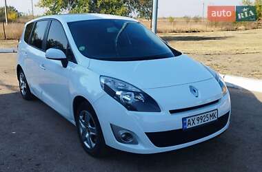 Минивэн Renault Grand Scenic 2011 в 