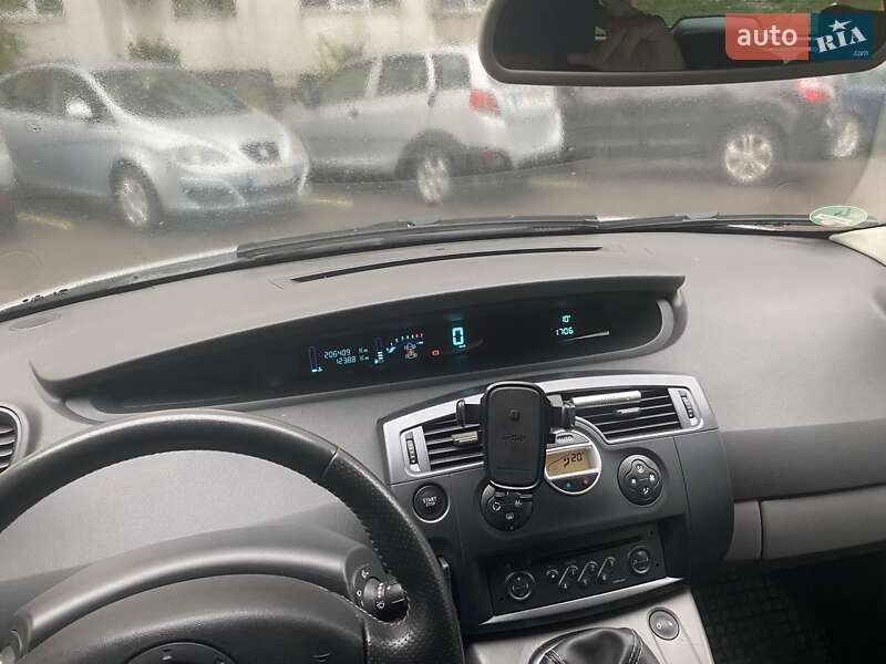 Минивэн Renault Grand Scenic 2005 в Владимире