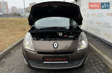 Минивэн Renault Grand Scenic 2010 в 