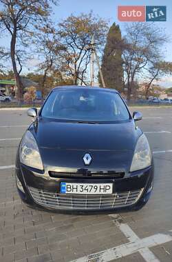Минивэн Renault Grand Scenic 2010 в 