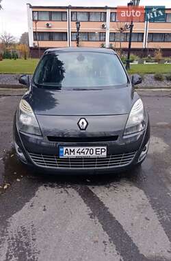 Минивэн Renault Grand Scenic 2011 в 