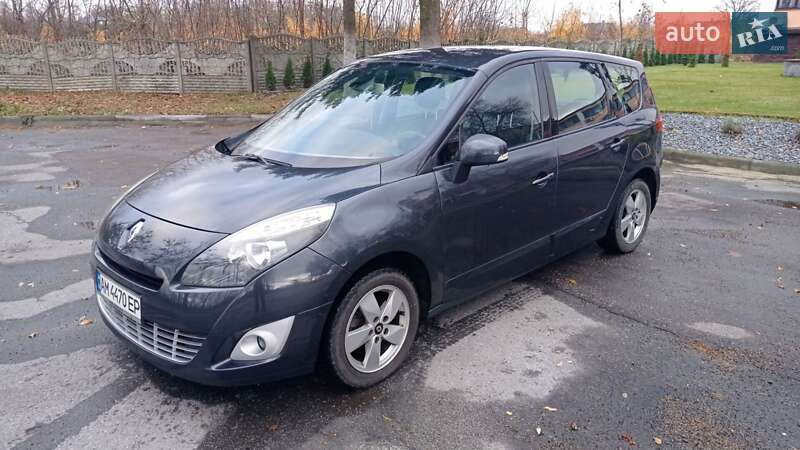 Минивэн Renault Grand Scenic 2011 в 