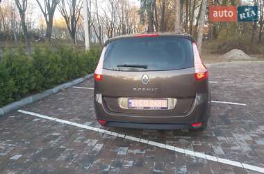 Минивэн Renault Grand Scenic 2009 в 
