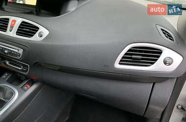 Минивэн Renault Grand Scenic 2010 в 