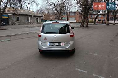Минивэн Renault Grand Scenic 2010 в 