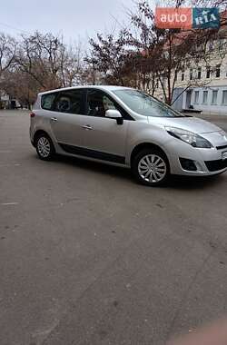 Минивэн Renault Grand Scenic 2010 в 