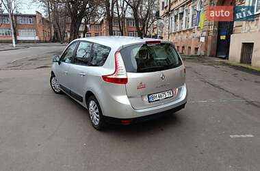 Минивэн Renault Grand Scenic 2010 в 