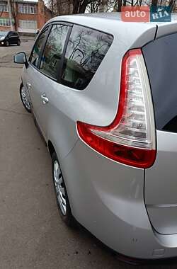 Минивэн Renault Grand Scenic 2010 в 