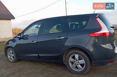 Минивэн Renault Grand Scenic 2011 в 