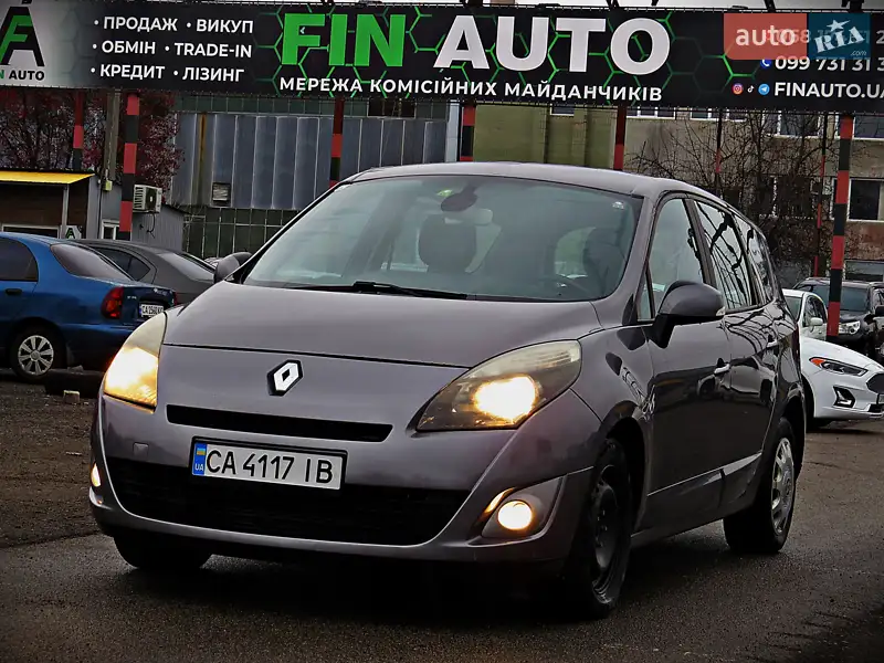 Минивэн Renault Grand Scenic 2011 в 