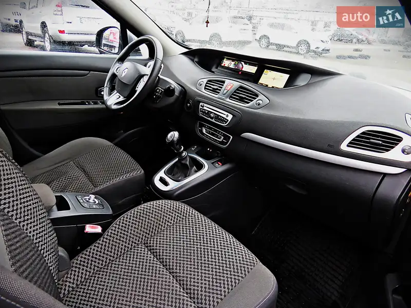 Минивэн Renault Grand Scenic 2011 в 