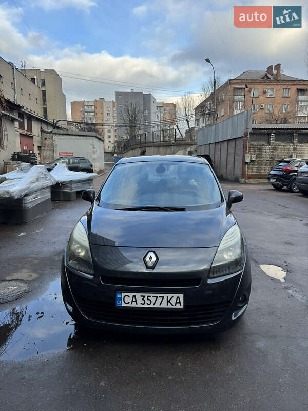 Минивэн Renault Grand Scenic 2009 в 