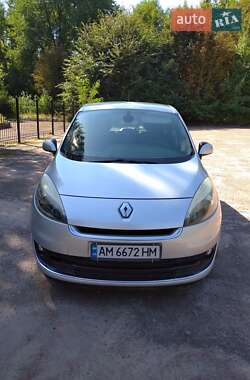 Минивэн Renault Grand Scenic 2012 в 