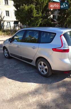 Минивэн Renault Grand Scenic 2012 в 