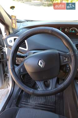 Минивэн Renault Grand Scenic 2012 в 