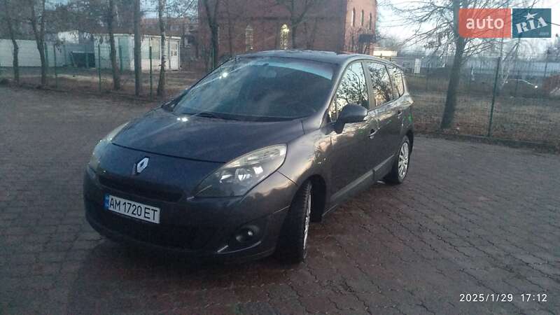 Минивэн Renault Grand Scenic 2010 в 