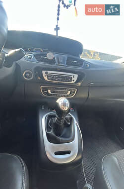 Минивэн Renault Grand Scenic 2012 в 