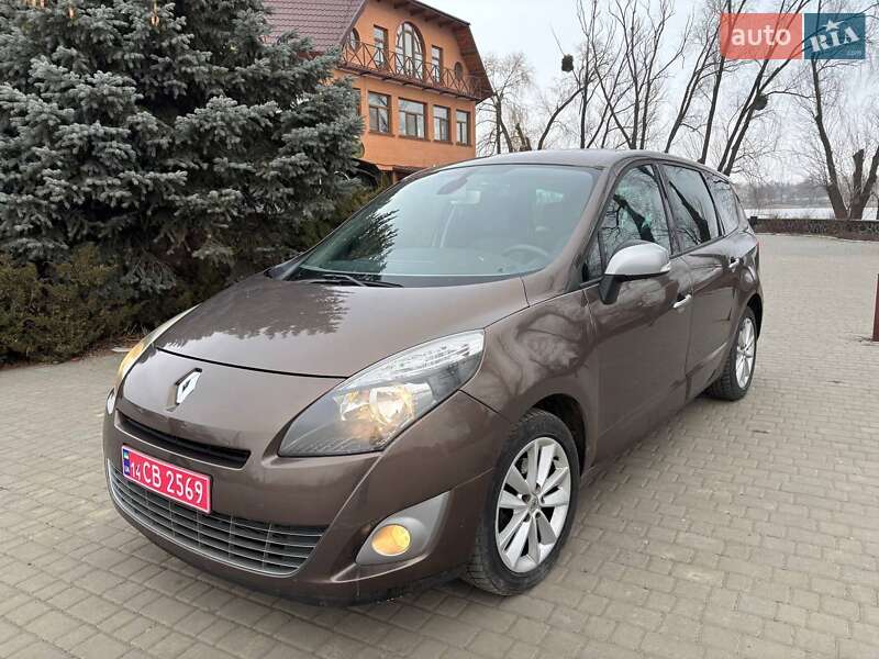 Минивэн Renault Grand Scenic 2011 в 