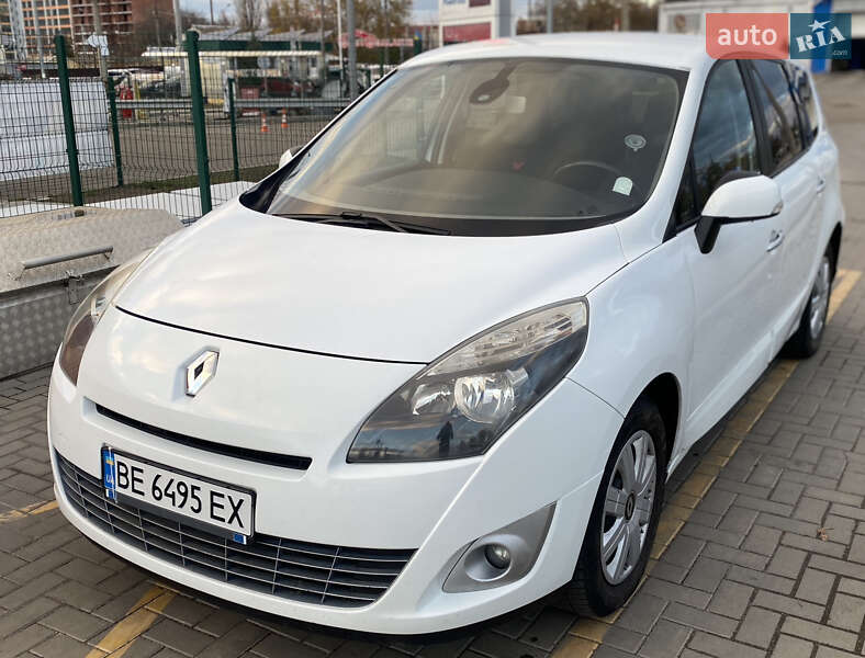 Минивэн Renault Grand Scenic 2010 в 