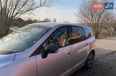 Минивэн Renault Grand Scenic 2011 в 