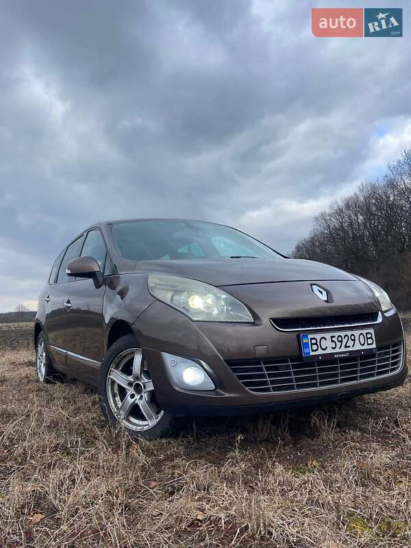 Минивэн Renault Grand Scenic 2010 в Буске