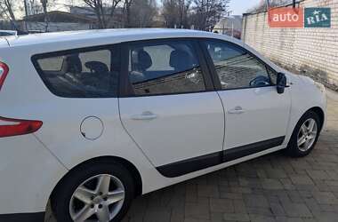 Минивэн Renault Grand Scenic 2012 в 