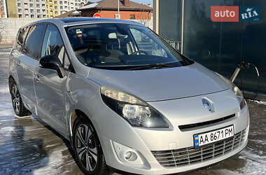 Минивэн Renault Grand Scenic 2012 в 
