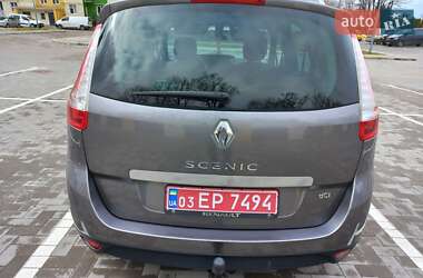 Минивэн Renault Grand Scenic 2015 в 
