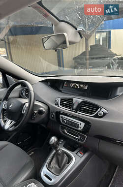 Минивэн Renault Grand Scenic 2012 в 