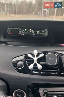 Минивэн Renault Grand Scenic 2013 в 